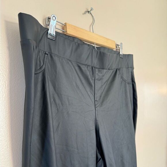 SALE! Black Torrid Shiny Coated Pants Size 3 (22/24) NWT - Picture 5 of 7